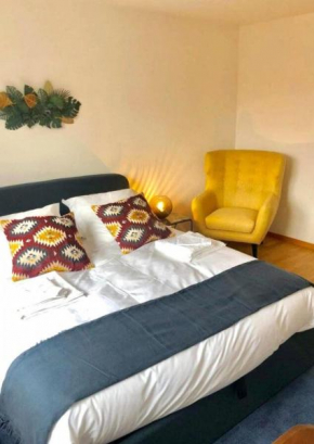 Cosy 1BR Centrally Located + Balcony